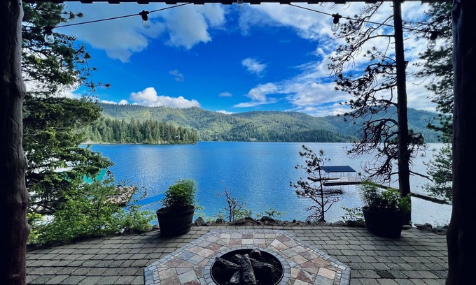 Hayden Lake Cabin | Pine View Cabin: Rustic Hayden Lake Cabin with Bunkhouse and Private Dock