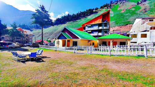 Kohistan Resort | Pine Villa By Green Oaks Cottages