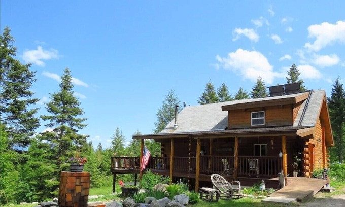 Lakeside Cabin | Pinecrest Cabin- a relaxing mountain cabin close to town