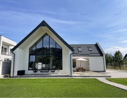 Sinpetru Villa | Pineview Lempes