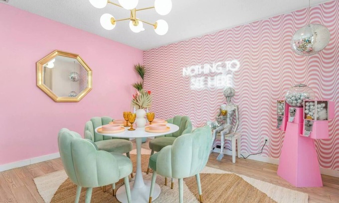 Yucca Valley House | Pink Disco: Sauna, Hot Tub, Selfie Room & Pool