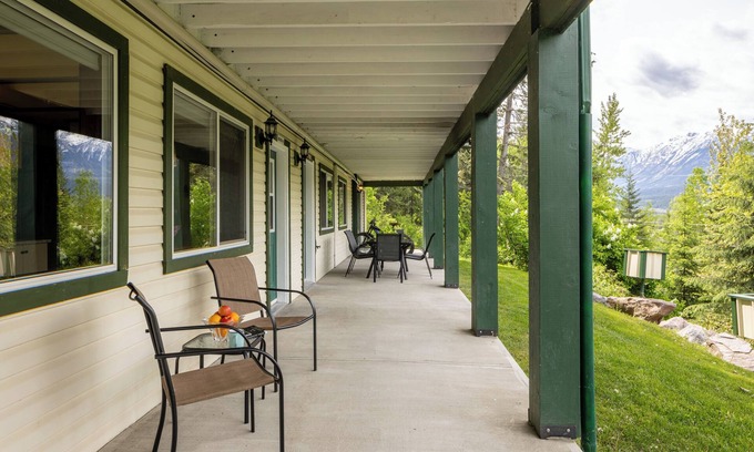 Golden House | Pioneer & Dogtooth Suites | Sleeps up to 8