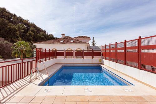 La Victoria Apartment | Piscina, patio privado y aparcamiento