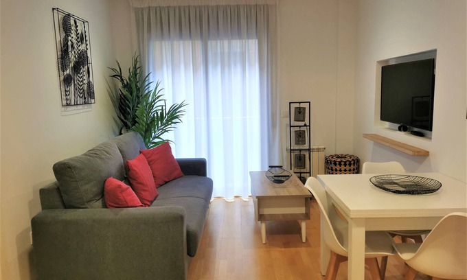 Eixample Apartment | Piso Moderno en Girona Centro con Patio, 2hab, Wi-fi