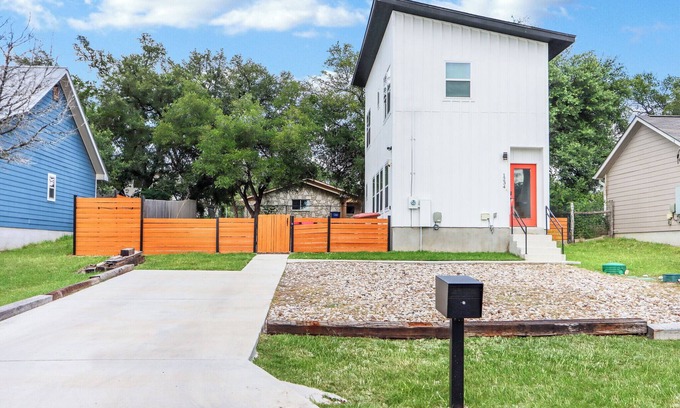 Canyon Lake House | Pitch Perfect! Minutes from Canyon Lake!