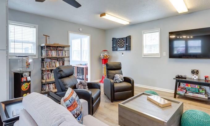 Pittsburg House | Pittsburg Vacation Rental < 1 Mi to Boat Launch