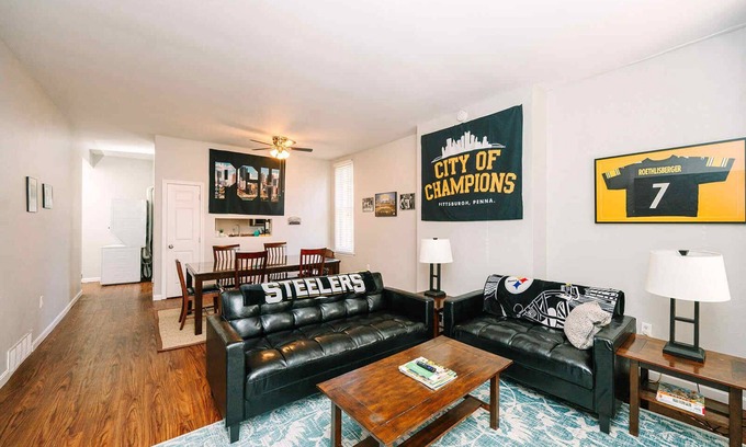 Manchester Apartment | Pittsburgh's Sports Suite- FREE driveway Parking