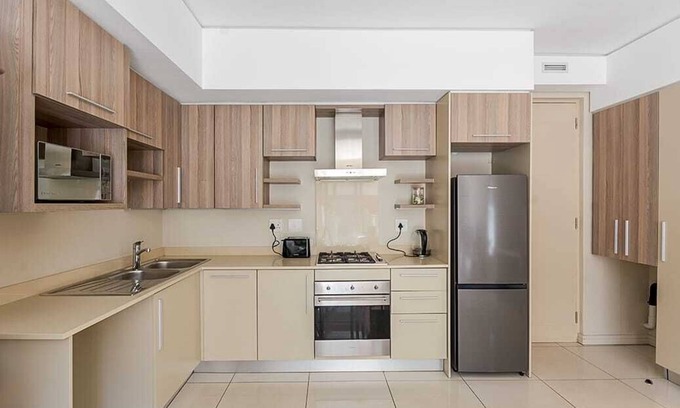 Greater Johannesburg Metropolitan Area Apartment | Pleasant 2-bedroom apartment with WiFi in Rosebank
