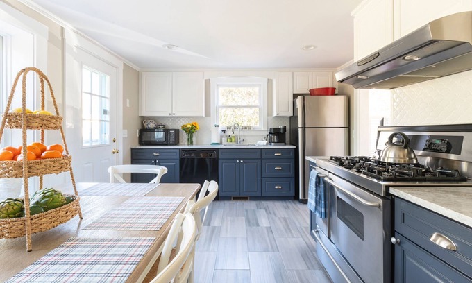 South Chatham House | Pleasant Chatham Cape