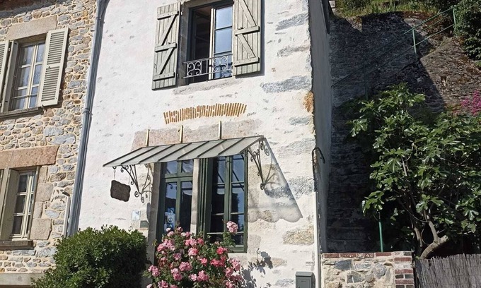 Fresnay-sur-Sarthe House | Pleasant cottage on the edge of Sarthe