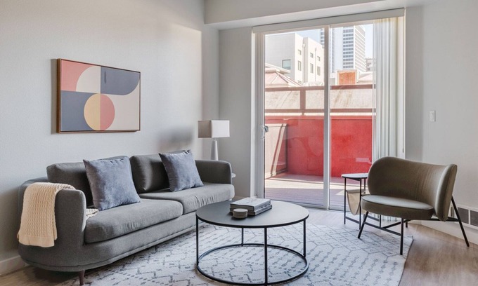 Oakland Apartment | Pleasant Oakland 1BR w/Rooftop Lounge, near Dining, by Blueground