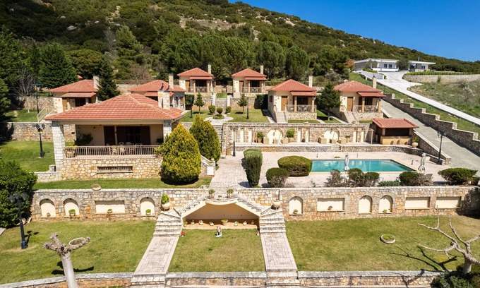 Kylini Apartment | Pleiades Jewels - Corinthos Pool Bliss