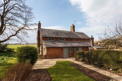 Wimborne House | Plum Cottage - Vivre Retreats