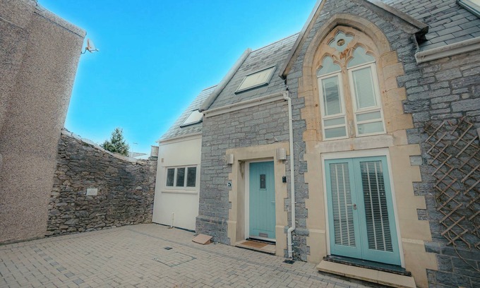 Plymouth House | Plymouth City Centre Location and Free Parking.