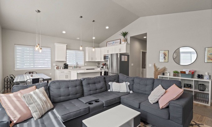 Bayview House | PNW ~ Bayview Bigfoot steps to Lake Pend Oreille/Hot Tub