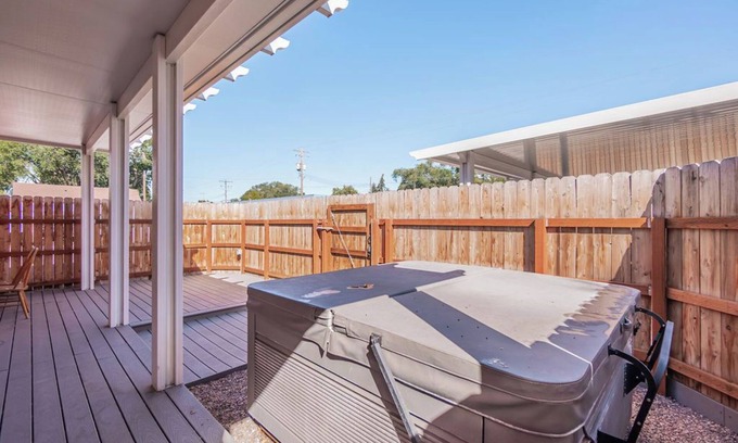 Pocatello Apartment | Pocatello: 2 bed 2 bath with hottub
