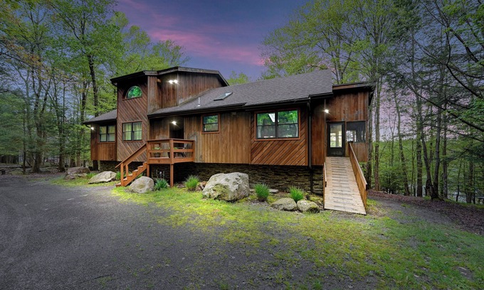 Gouldsboro House | Pocono House W/Outdoor Hottub, Pet Friendly, 2 Canoes, Kayak & Firepit