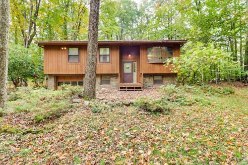 Locust Paradise House | Pocono Lake Retreat with Deck and Fire Pit!