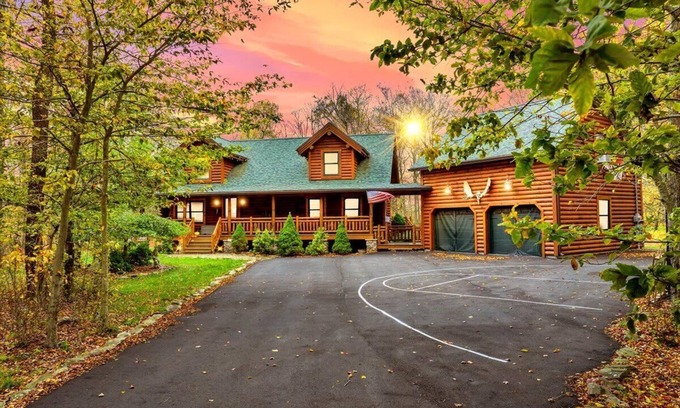 Gouldsboro Cabin | Pocono Log Cabin |Gold Star Community | Hot Tub