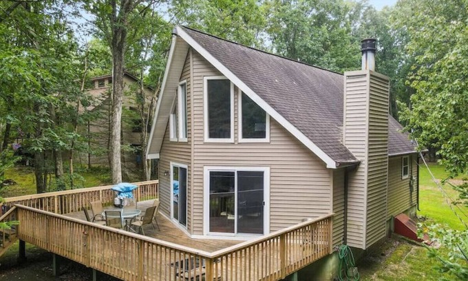 Albrightsville House | Poconos Retreat Zip Lines Snow Sports