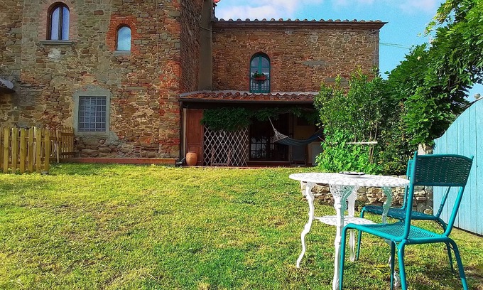 Vinci House | Poderino La Noce - Room with Private Bathroom and Patio, Wi-Fi, View and Garden