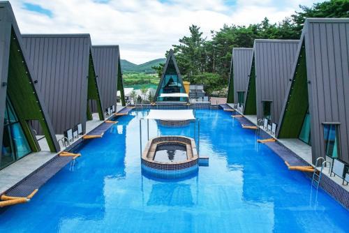 Pohang House | Pohang Peridot Pool Villa N Pool Glamping