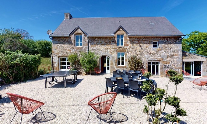 Sainte-Pience Cottage | Poignière 17 people : unusual housing, spa, 30 min sea