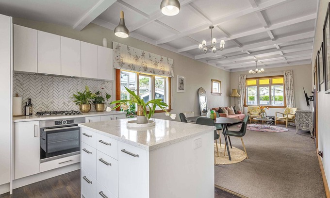 Point Chevalier House | Point Chevalier Home, WiFi, 10min to CBD, Zoo