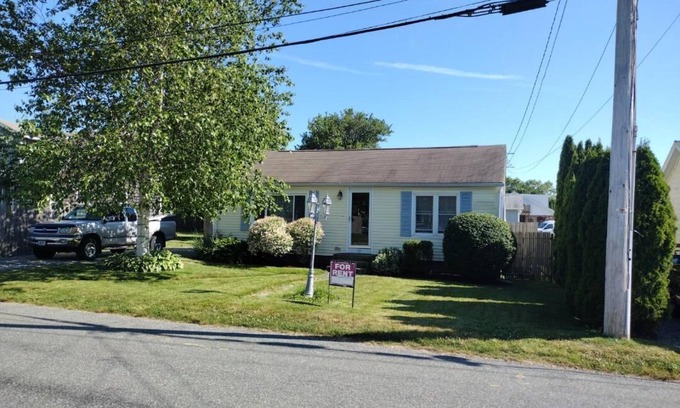 Narragansett Cottage | Point Judith Narragansett Rhode Island Cottage by the Sea