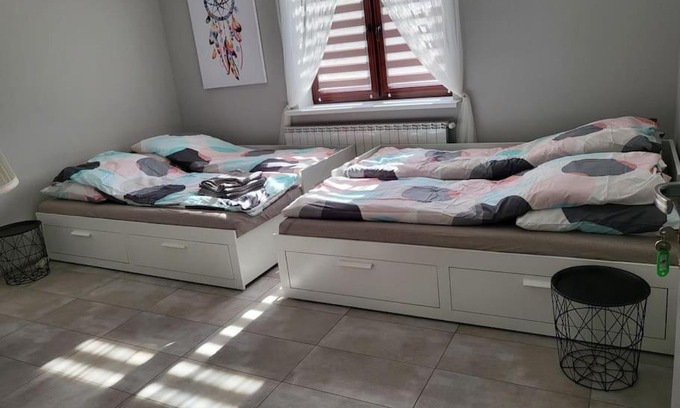 Zyrardow Apartment | Pokój z kuchnią i łazienką Żyrardów