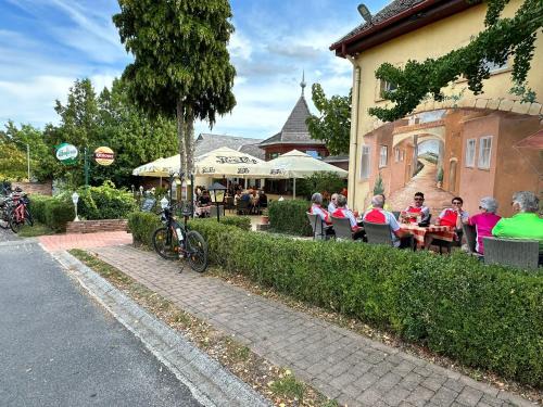 Fertoszeplak Hotel | Polgármester Étterem és Panzió