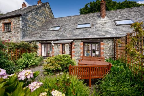 Brazzacott House | Pond Meadow