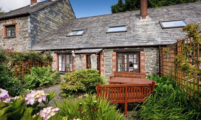 Brazzacott Cottage | POND MEADOW, pet friendly, character holiday cottage in Warbstow,