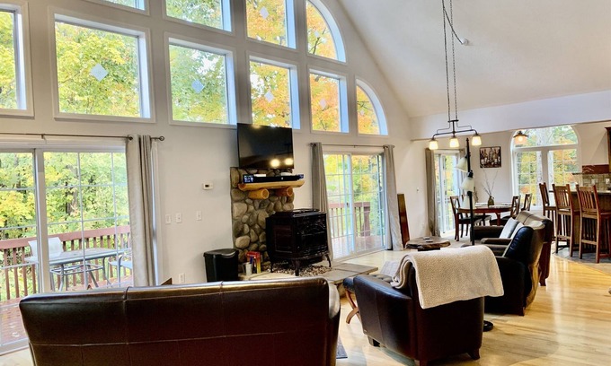 Williamsburg House | Pond Views, Horse Show, Casino, near Traverse