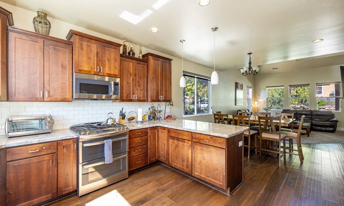 Ponderosa Trails House | Ponderosa Heights Retreat - Large 5+ bedroom home with AC!