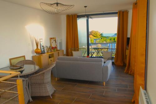 Saint-Come-de-Fresne Apartment | pontons view residence