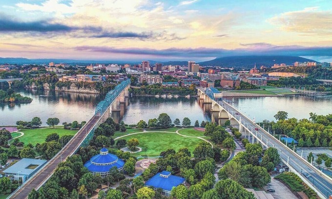 Chattanooga House | Pool! 4K TVs! Walkable to Riverwalk & bike rentals