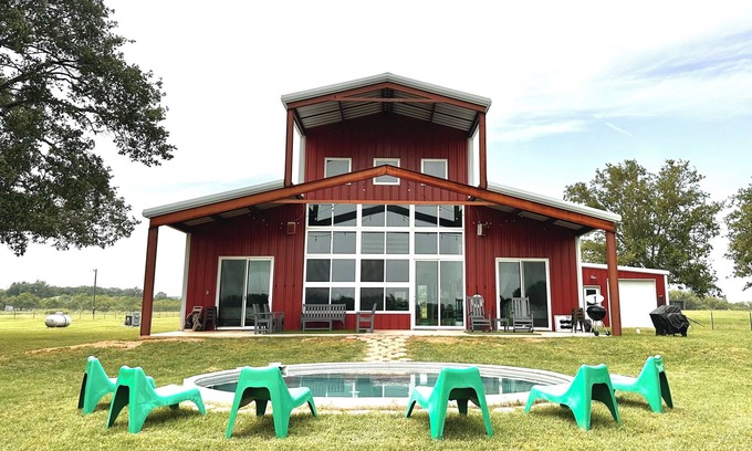 Fredericksburg House | Pool! 8 bdrms/4.5 baths/2 living, close to town and wineries!