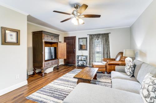 Memorial House | Pool Access Energy Corridor Townhome in Houston!