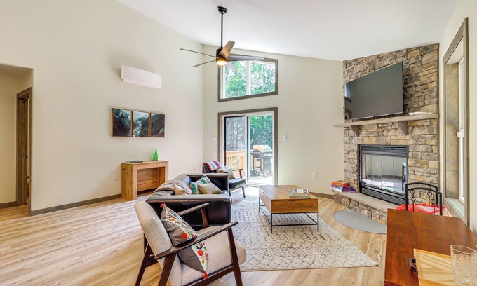 Albrightsville Cabin | Pool & Beach Access: Charming Poconos Cabin!