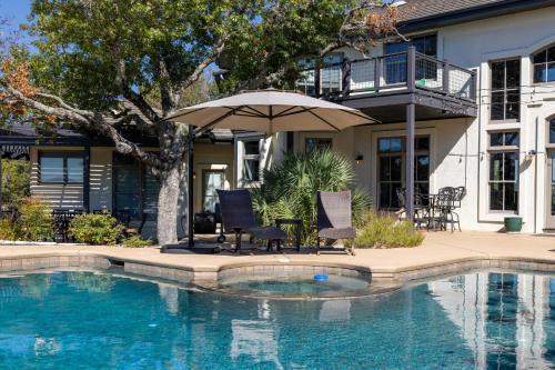 Glenlake House | Pool, Cabana & Amazing Views - Picturesque Point
