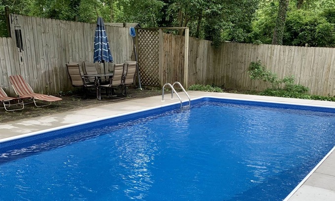 Durham House | Pool! Cozy 1940s bungalow in Northgate Park