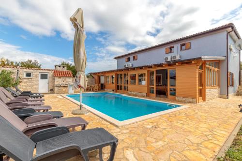 Barbariga House | Pool & Fun House Betiga 1 with Gym