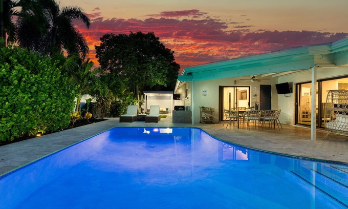 Boynton Beach House | Pool | Grateful Dead Inspired | Putting Green Fun