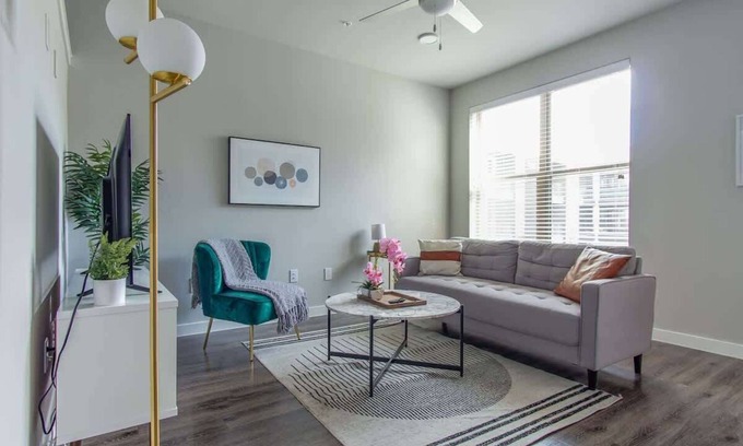 Allen Apartment | Pool + Gym + Parking 1BR King Suite C