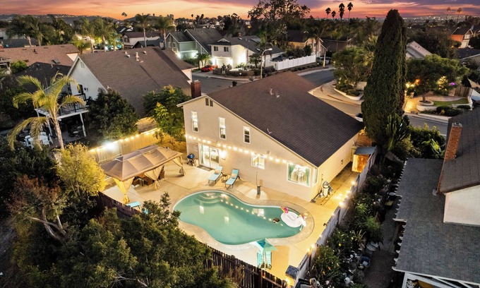 Rancho Penasquitos House | Pool, King Bed, 2 Living Room, Gate Yard in Rancho