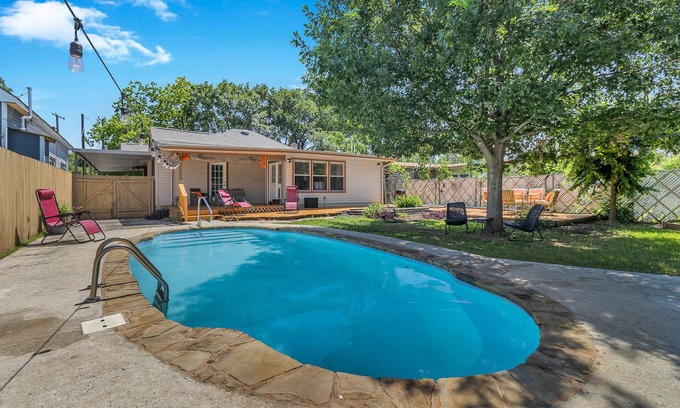 Jefferson House | Pool! Mins to Downtown & Alamo - Huisache Retreat