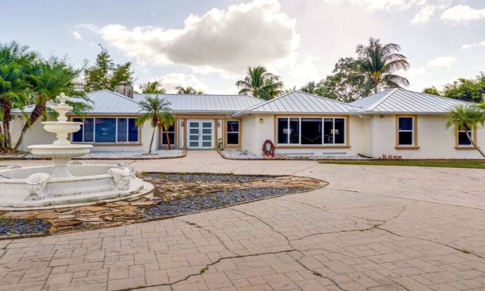 Hunt Club Apartment | Pool Paradise Duplex 2 bedroom home