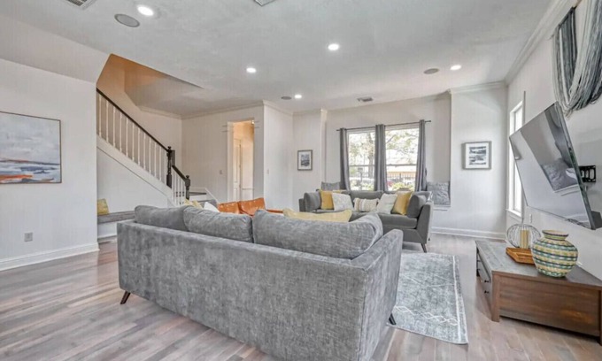 Greater Heights House | Pool Playhouse + Outdoor Fun by Downtown