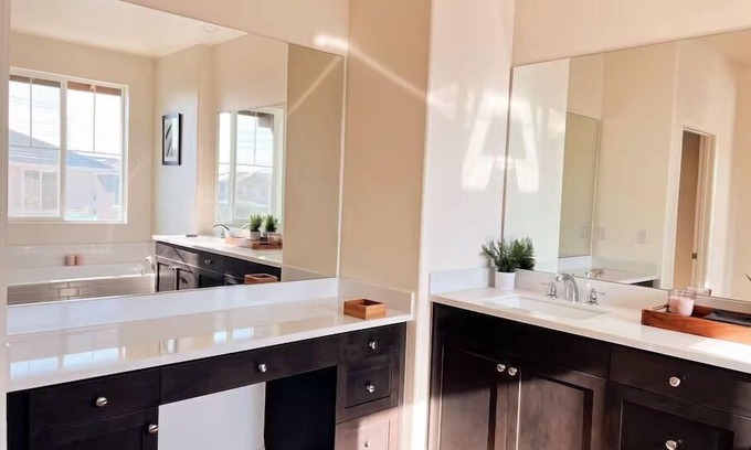 Hacienda Heights Apartment | Pool Villa/Disneyland/Universal Studios
